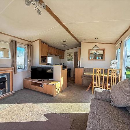 Lovely 6 Berth Caravan For Hire At Manor Park In Hunstanton Norfolk Ref 23044S Bagian luar foto