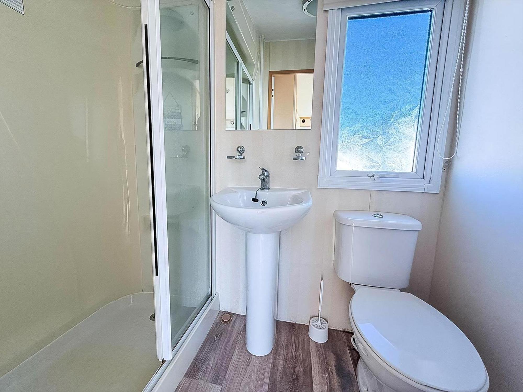 Lovely 6 Berth Caravan For Hire At Manor Park In Hunstanton Norfolk Ref 23044S Bagian luar foto