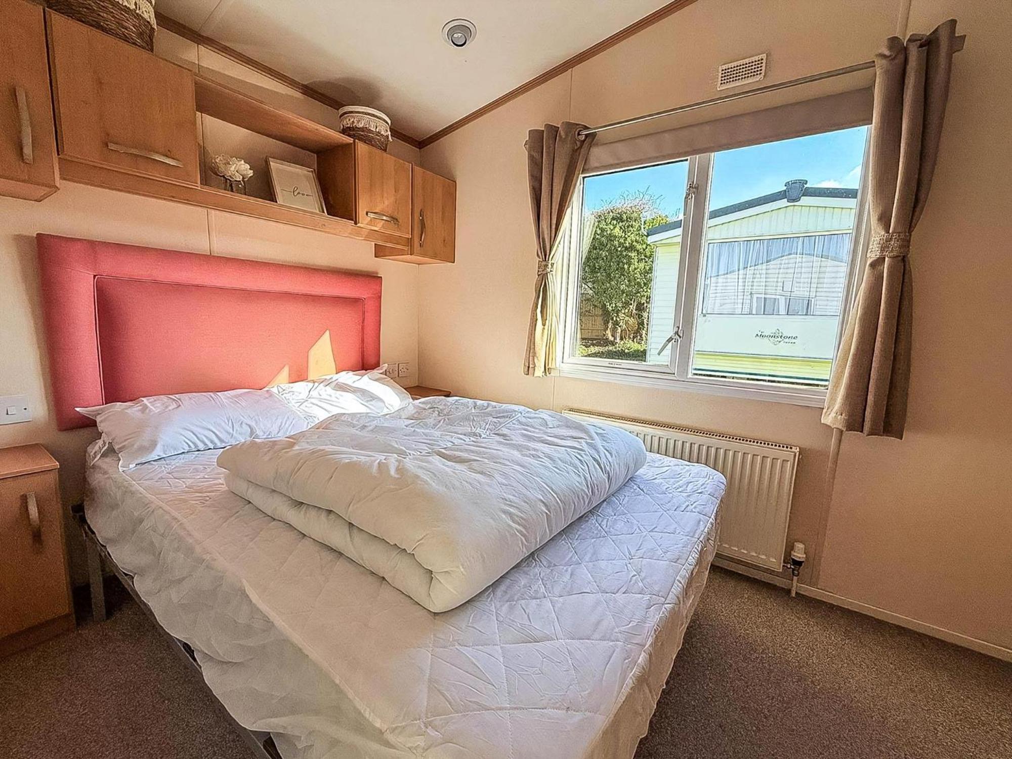 Lovely 6 Berth Caravan For Hire At Manor Park In Hunstanton Norfolk Ref 23044S Bagian luar foto