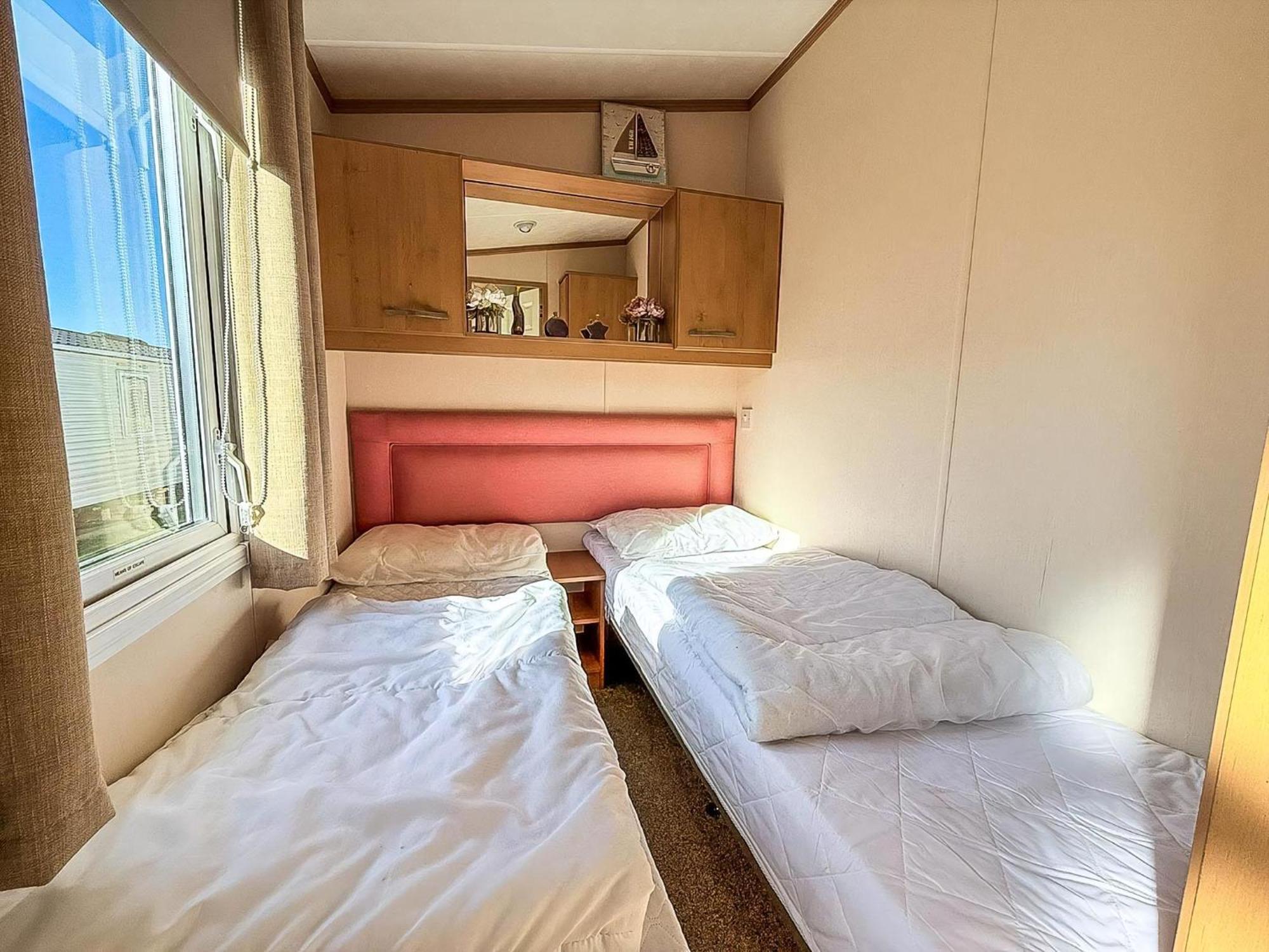 Lovely 6 Berth Caravan For Hire At Manor Park In Hunstanton Norfolk Ref 23044S Bagian luar foto