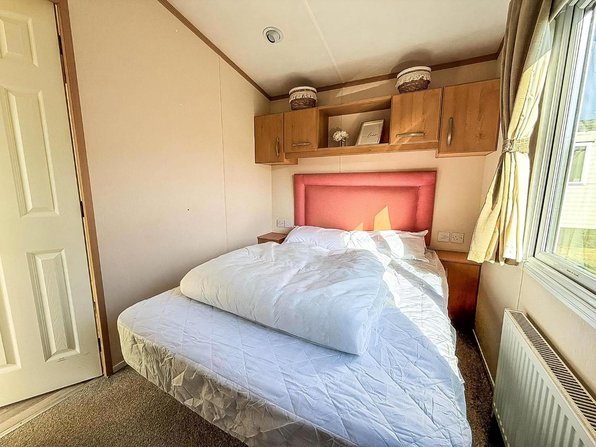 Lovely 6 Berth Caravan For Hire At Manor Park In Hunstanton Norfolk Ref 23044S Bagian luar foto