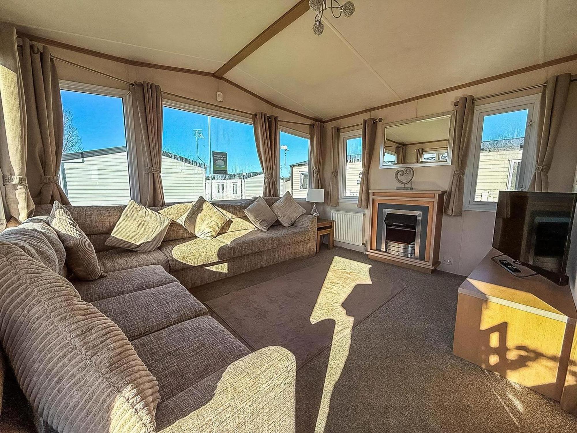 Lovely 6 Berth Caravan For Hire At Manor Park In Hunstanton Norfolk Ref 23044S Bagian luar foto
