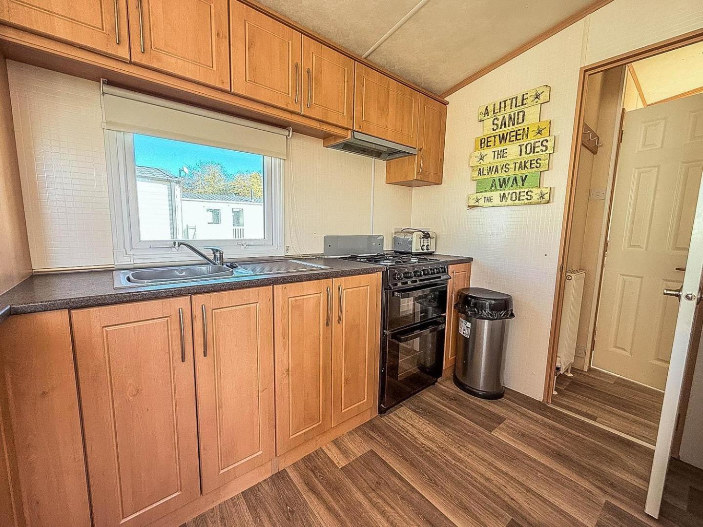 Lovely 6 Berth Caravan For Hire At Manor Park In Hunstanton Norfolk Ref 23044S Bagian luar foto