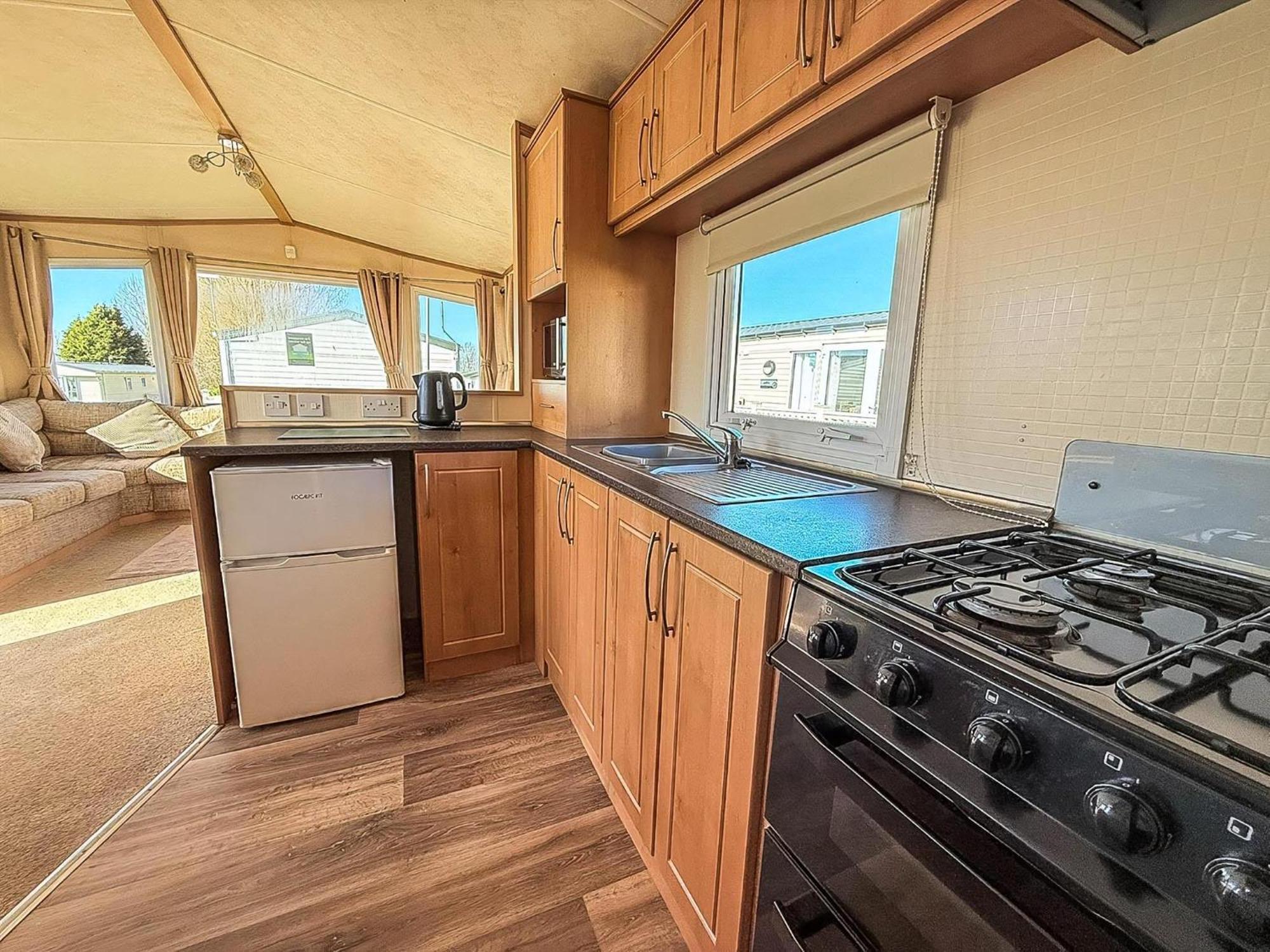 Lovely 6 Berth Caravan For Hire At Manor Park In Hunstanton Norfolk Ref 23044S Bagian luar foto